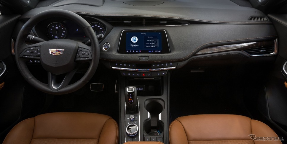 キャデラックの車載スクリーンから駐車場を予約し料金決済も可能なシステム《photo by Cadillac》