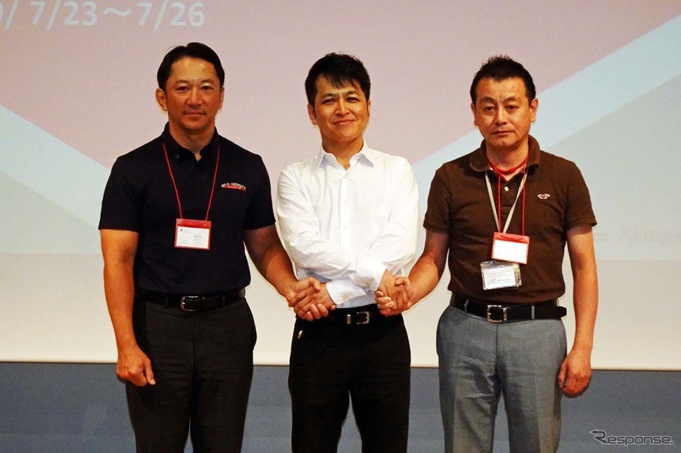 左から、日の丸交通 代表取締役社長 富田和孝氏、ZMP代表取締役社長 谷口 恒氏、JTBコミュニケーションデザイン営業推進部チーフマネージャー黒岩隆之氏