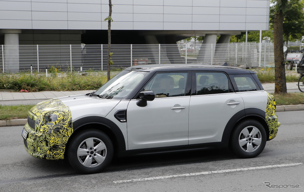 MINI クロスオーバー 改良新型(スクープ写真)《APOLLO NEWS SERVICE》