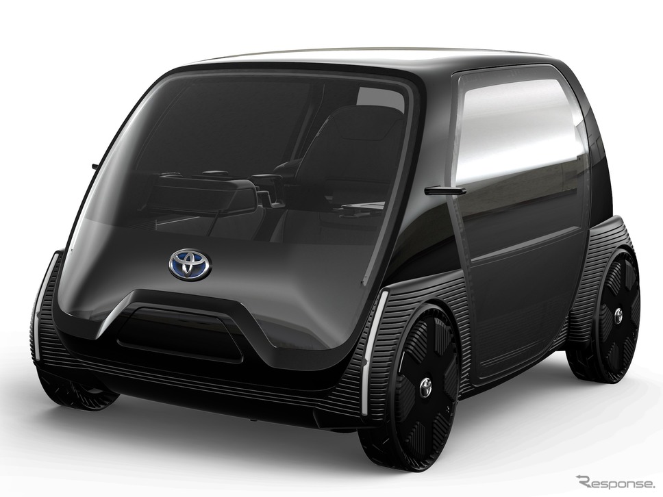 FUTURE EXPOエリアでは、ビジネス向けコンセプトモデル超小型EVなど、未来の乗り物が展示される。