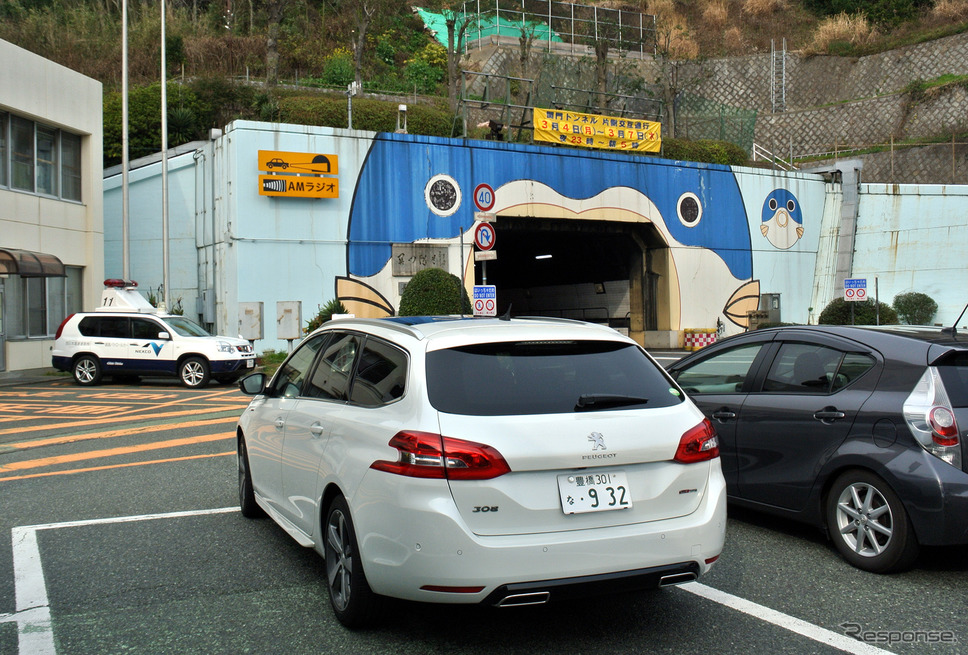 プジョー308SW HDi GT-Line。福岡・関門トンネルの門司側入口にて。《撮影 井元康一郎》
