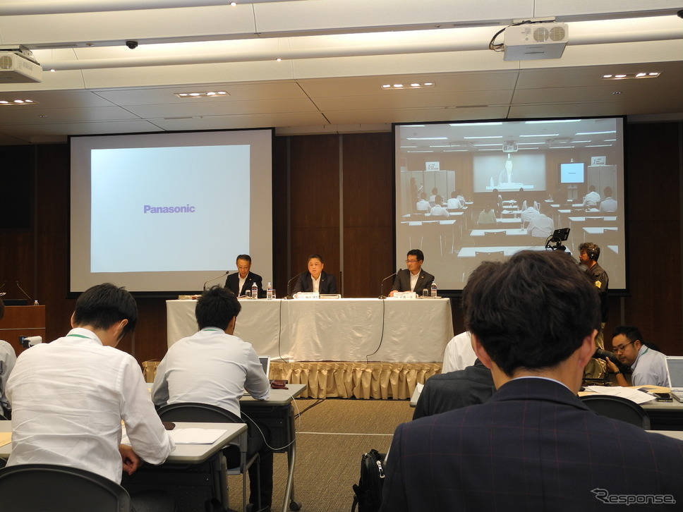 パナソニックの決算会見の様子《撮影 山田清志》