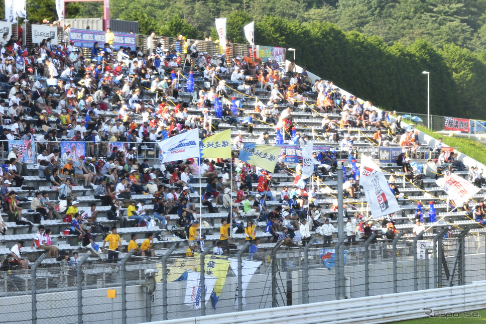 SUPER GT私設応援団（SUPER GT 第5戦）《撮影 雪岡直樹》