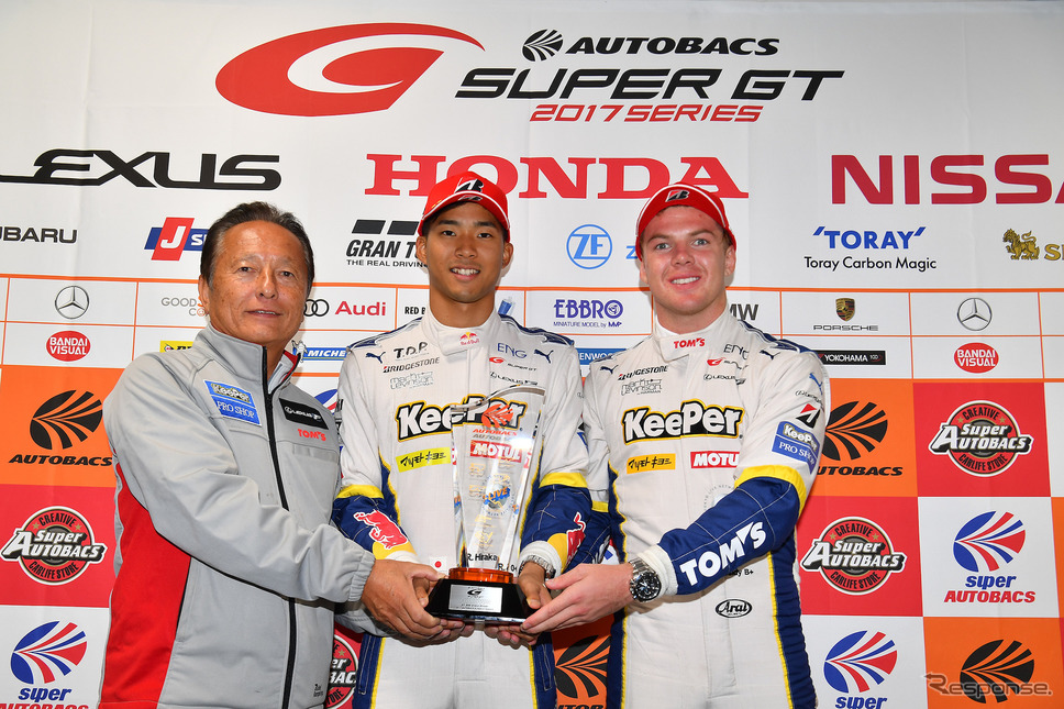 2017年SUPER GT GT500クラス王者、キャシディ選手(向かって右端)《photo: (c) GTA》