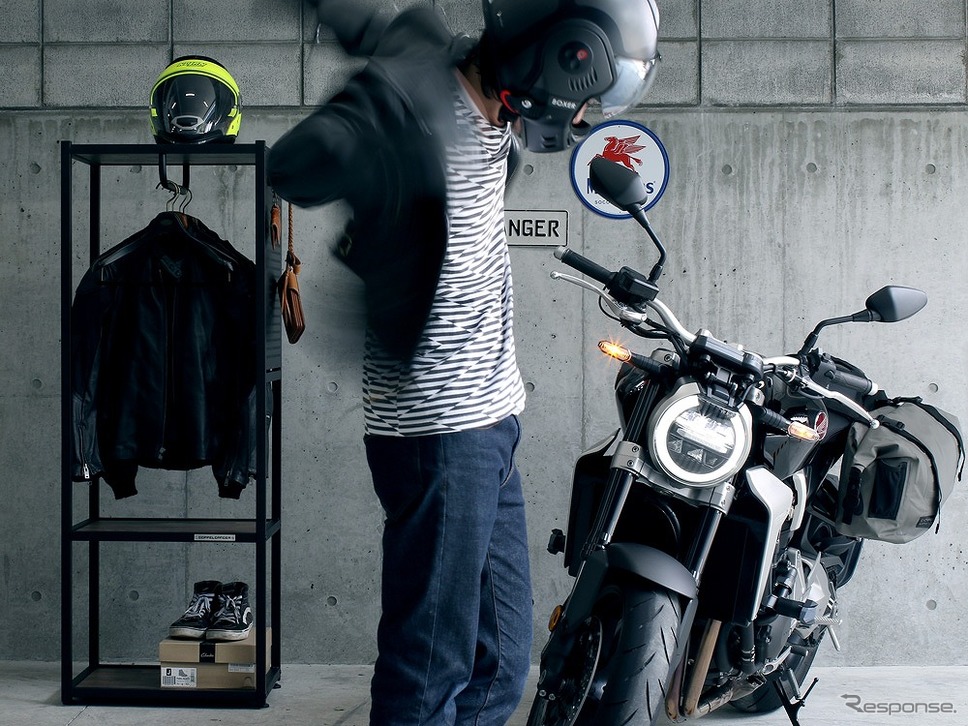 ライダーズギアハンガーで「バイクと俺」のベース作り《画像:ビーズ》