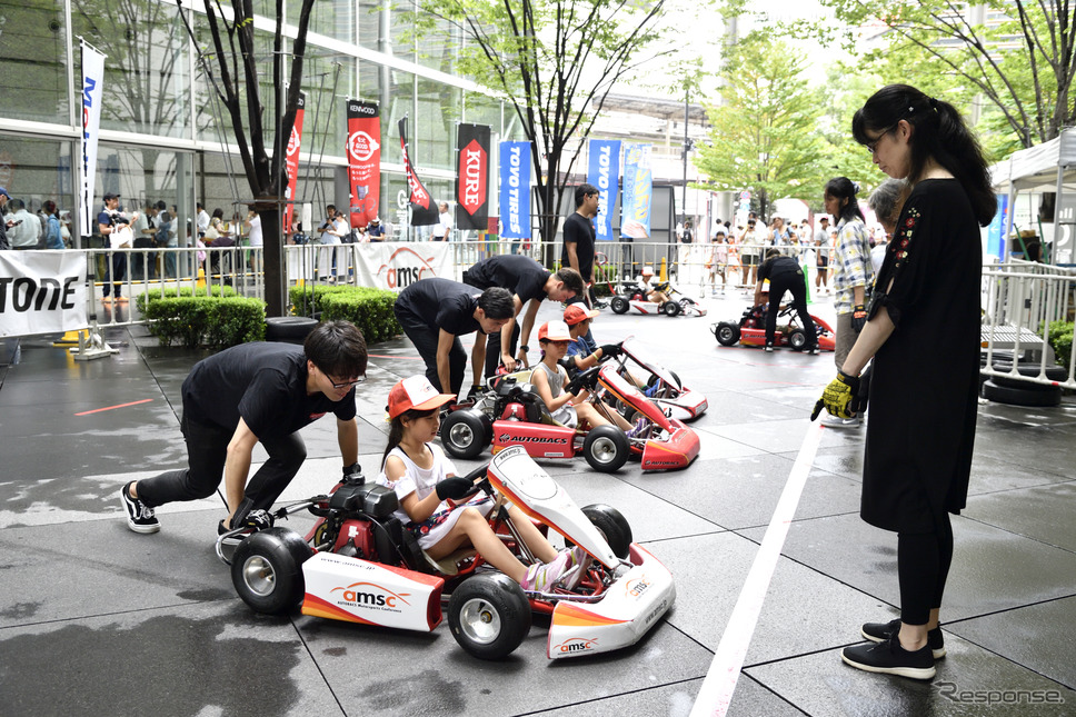 ホップ! ステップ!! 2020!!! 東京国際フォーラムで夏休み　〜丸の内キッズジャンボリー スペシャル版〜のSUPER GT EXPERIENCE《撮影 雪岡直樹》