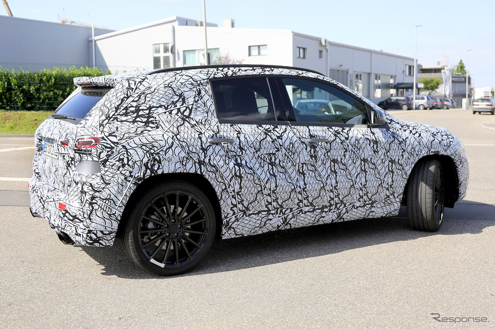 メルセデスAMG GLA35/45 を同時スクープ!写真は「GLA45」《APOLLO NEWS SERVICE》