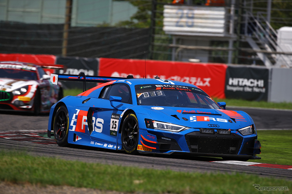 ［鈴鹿10時間］5時間経過時点でトップの#25 Audi Sport Team WRT《Photo：Kazuhisa Masuda／撮影 益田和久》