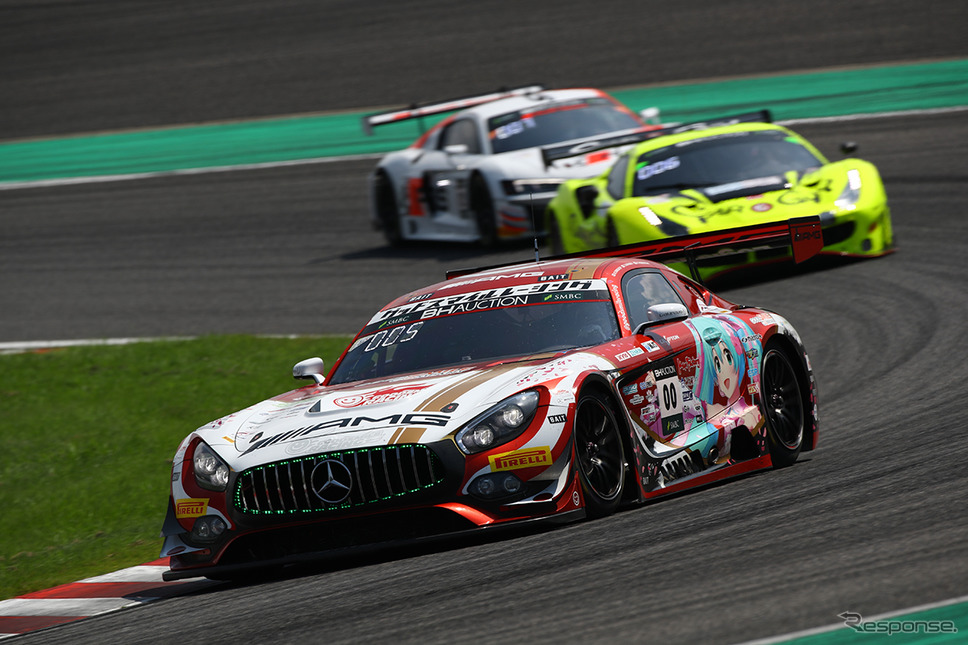［鈴鹿10時間］5時間経過時点で8位の#00 Mercedes-AMG Team Goodsmile《Photo：Kazuhisa Masuda／撮影 益田和久》
