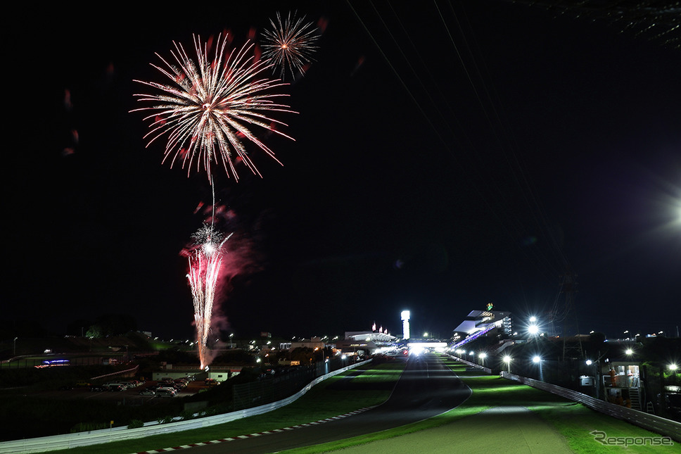 ［鈴鹿10時間］ゴール後に打ち上げられる花火《Photo：Kazuhisa Masuda／撮影 益田和久》