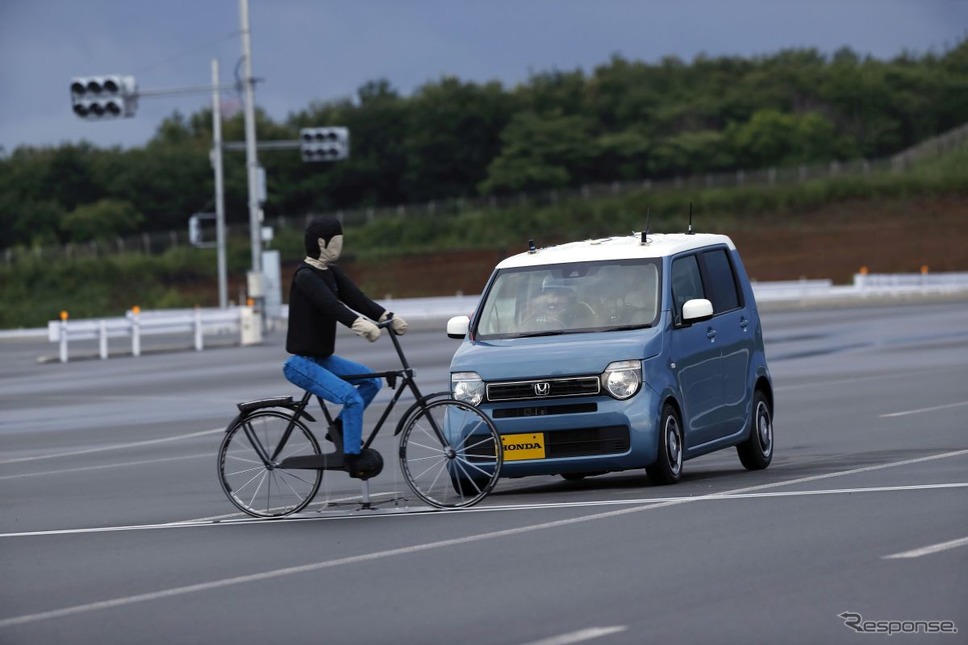 横断自転車の衝突被害軽減ブレーキ《写真提供 ホンダ》