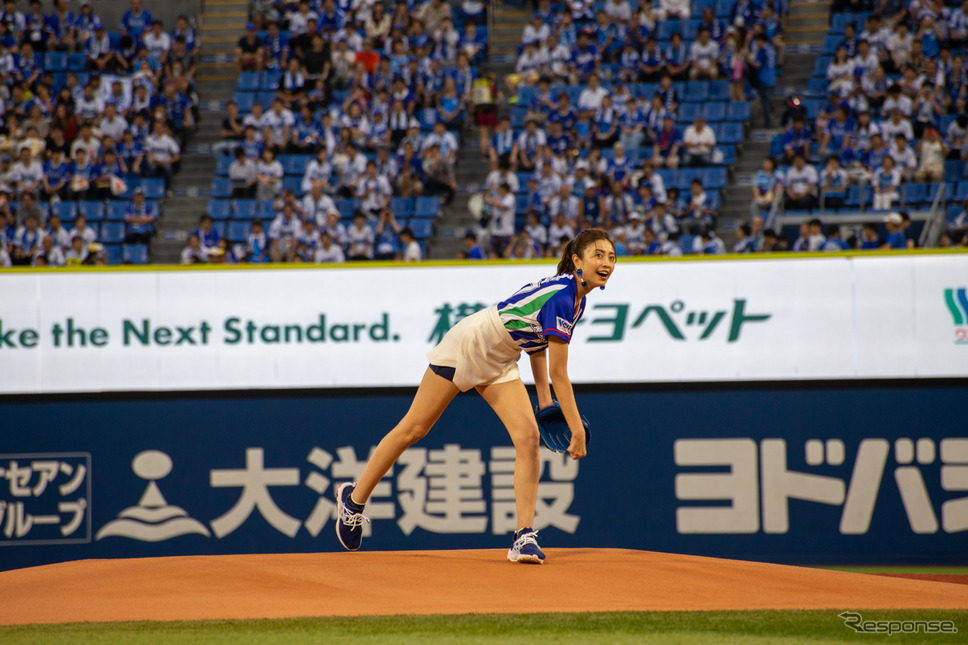 片瀬那奈、横浜スタジアムで始球式《撮影 二城利月》