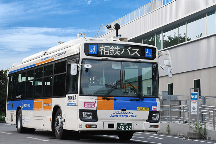 今回の実証実験で使用するバス《画像:相鉄バス》
