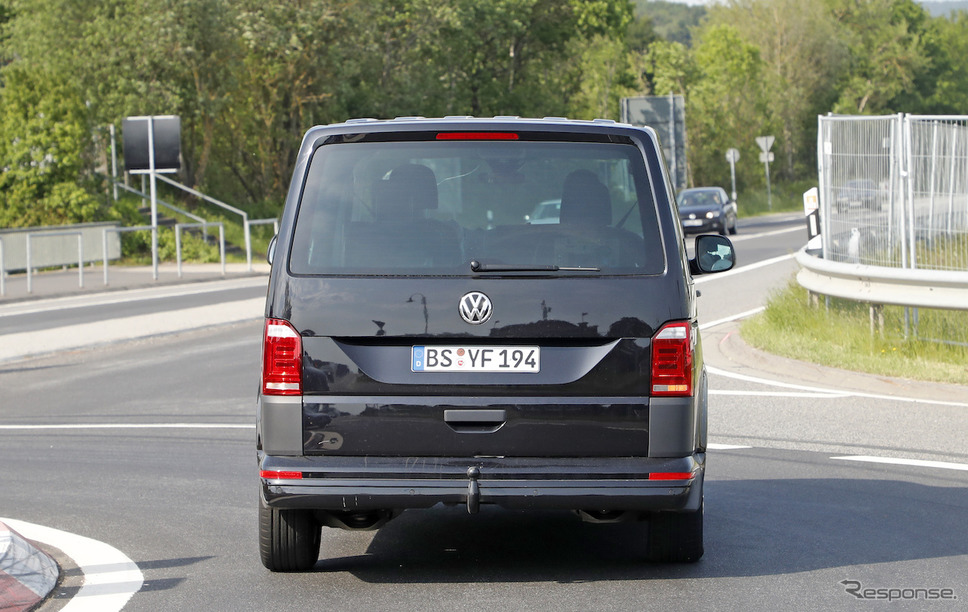VW T7（仮）開発車両スクープ写真《APOLLO NEWS SERVICE》