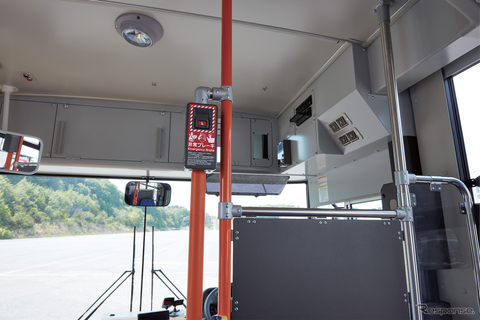 ドライバー異常時対応システム（EDSS）《写真 三菱ふそうトラック・バス》