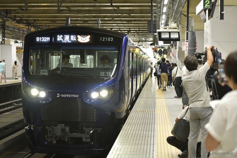 JR新宿駅に乗り入れた相鉄12000系電車。《写真 相模鉄道》