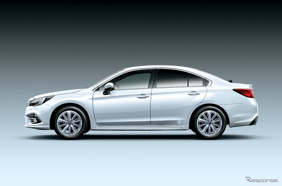 レガシィ B4(クリスタルホワイト・パール)《写真 SUBARU》