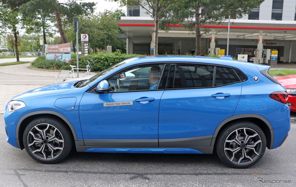 BMW X2 xDrive25e 市販型プロトタイプ スクープ写真《APOLLO NEWS SERVICE》