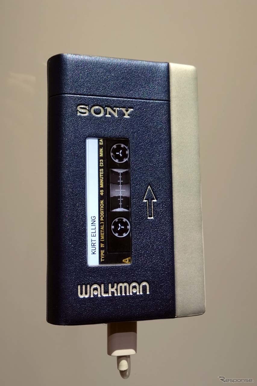 ソニーは1979年に発売した初代ウォークマン「TPS-L2」の外観を再現したウォークマン「NW-A100TPS」を発表。再生時はスクリーンセーバーでテープが回るように表現する