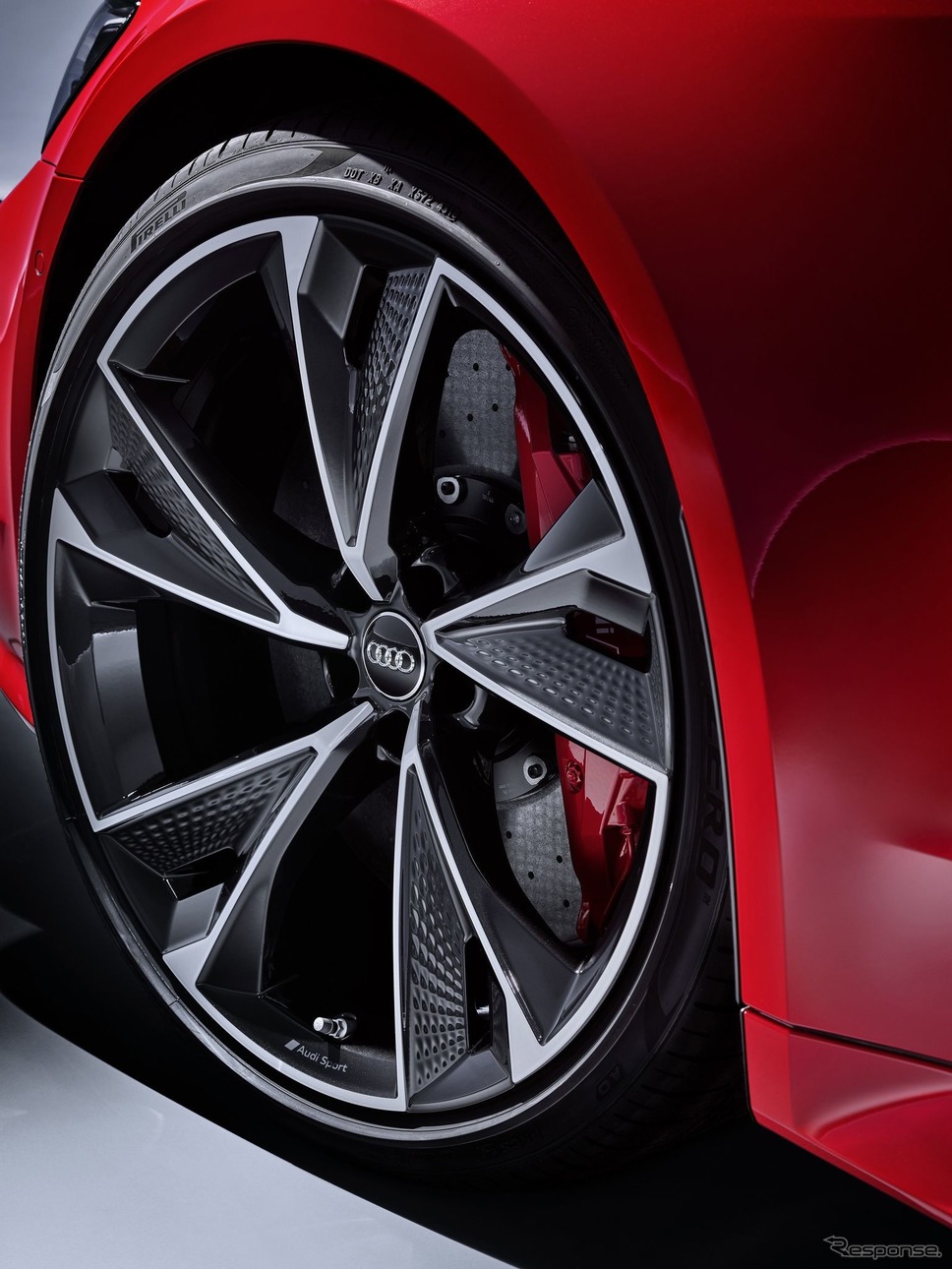 アウディ RS7 スポーツバック 新型《photo by Audi》