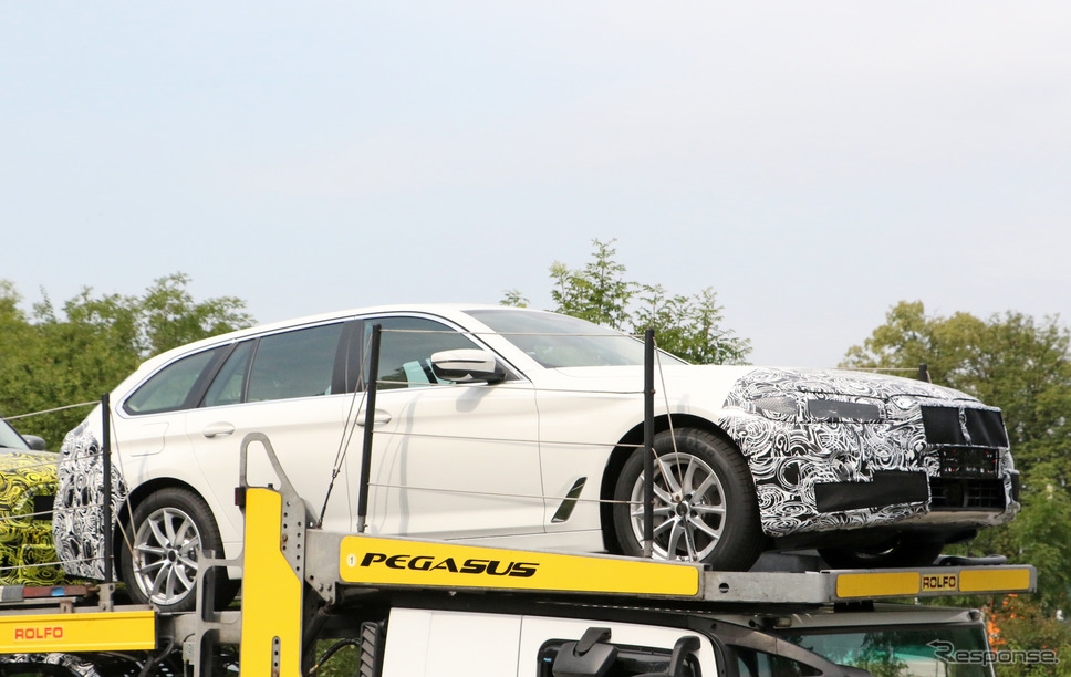 BMW 5シリーズ ツーリング 改良新型 スクープ写真《APOLLO NEWS SERVICE》