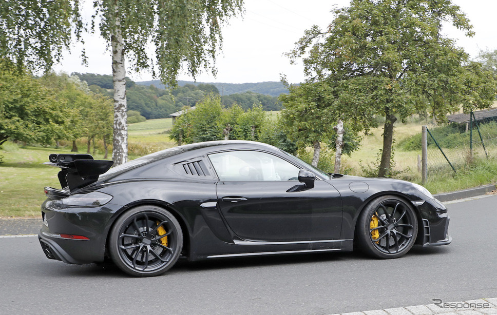 ポルシェ 718 ケイマン GT4 RS スクープ写真《APOLLO NEWS SERVICE》