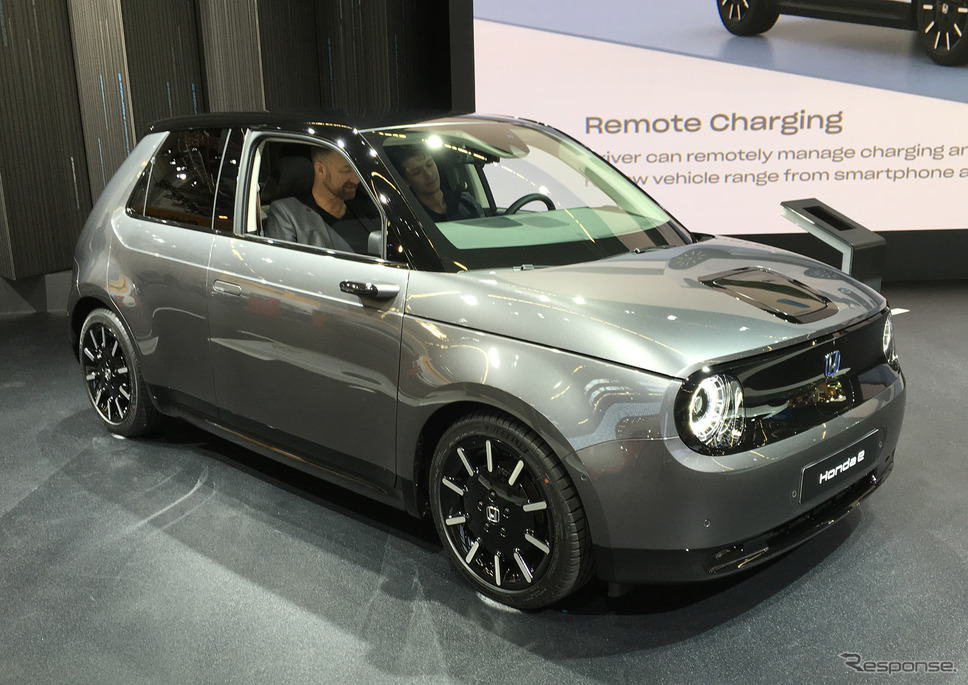 日本車メーカー唯一の出展となったホンダの「ホンダe」《撮影 千葉匠》