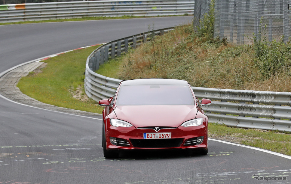 EV最速をねらうテスラ モデルS の試作車(スクープ写真)《APOLLO NEWS SERVICE》