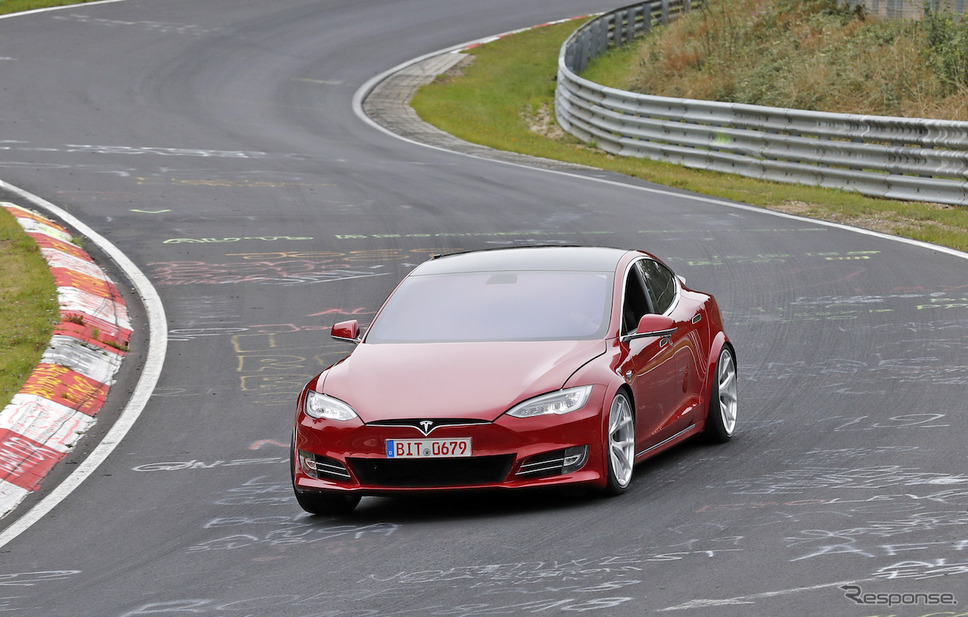 EV最速をねらうテスラ モデルS の試作車(スクープ写真)《APOLLO NEWS SERVICE》