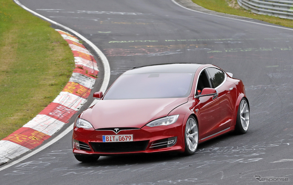 EV最速をねらうテスラ モデルS の試作車(スクープ写真)《APOLLO NEWS SERVICE》