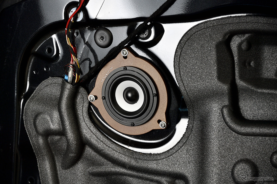 BMW用ハイエンドスピーカーがブラッシュアップ。アルミバッフルを採用してますます高音質に。《PHOTO:雪岡直樹》