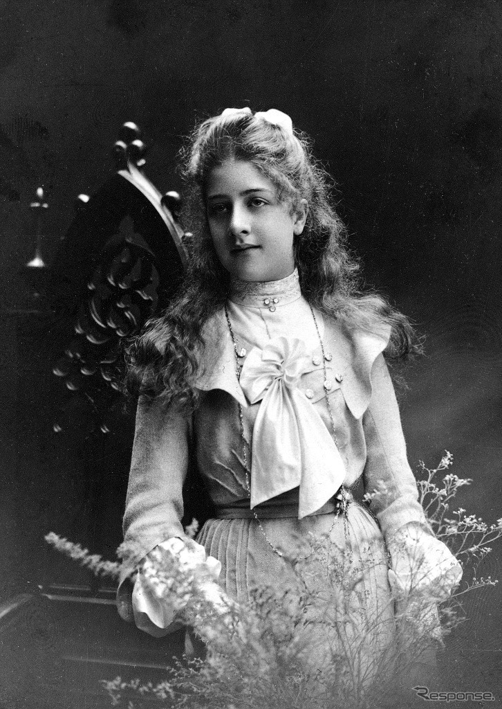 1900年ごろに撮影されたメルセデス嬢。《photo by Mercedes-Benz》