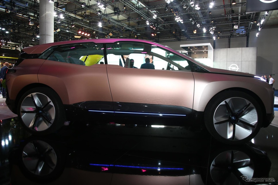 BMW ヴィジョン iNEXT(フランクフルトモーターショー2019)《photo by BMW》