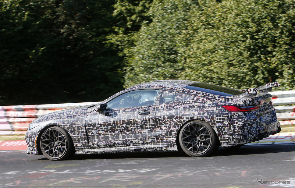 BMW M8クーペ CS テスト車両(スクープ写真)《APOLLO NEWS SERVICE》