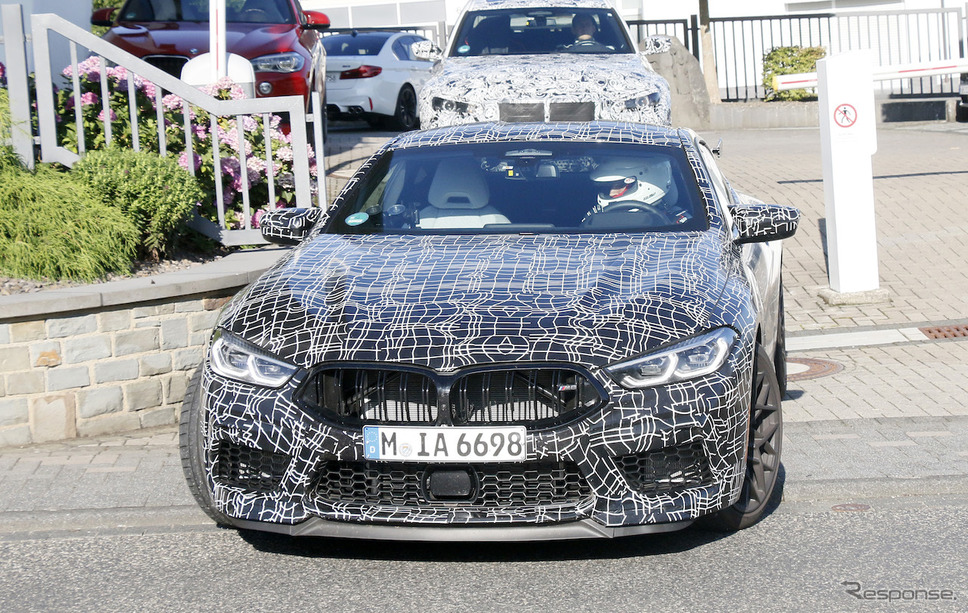 BMW M8クーペ CS テスト車両(スクープ写真)《APOLLO NEWS SERVICE》