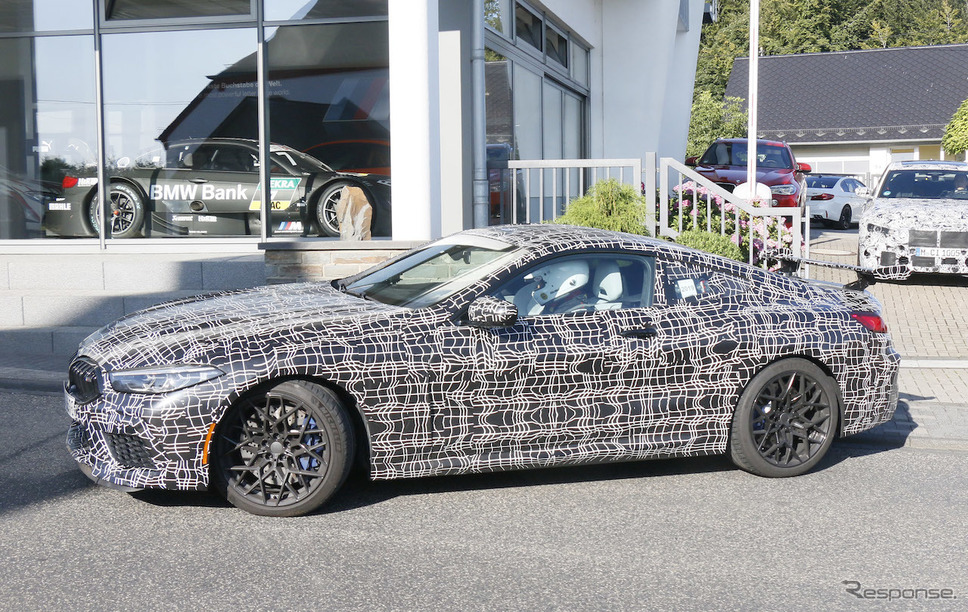 BMW M8クーペ CS テスト車両(スクープ写真)《APOLLO NEWS SERVICE》