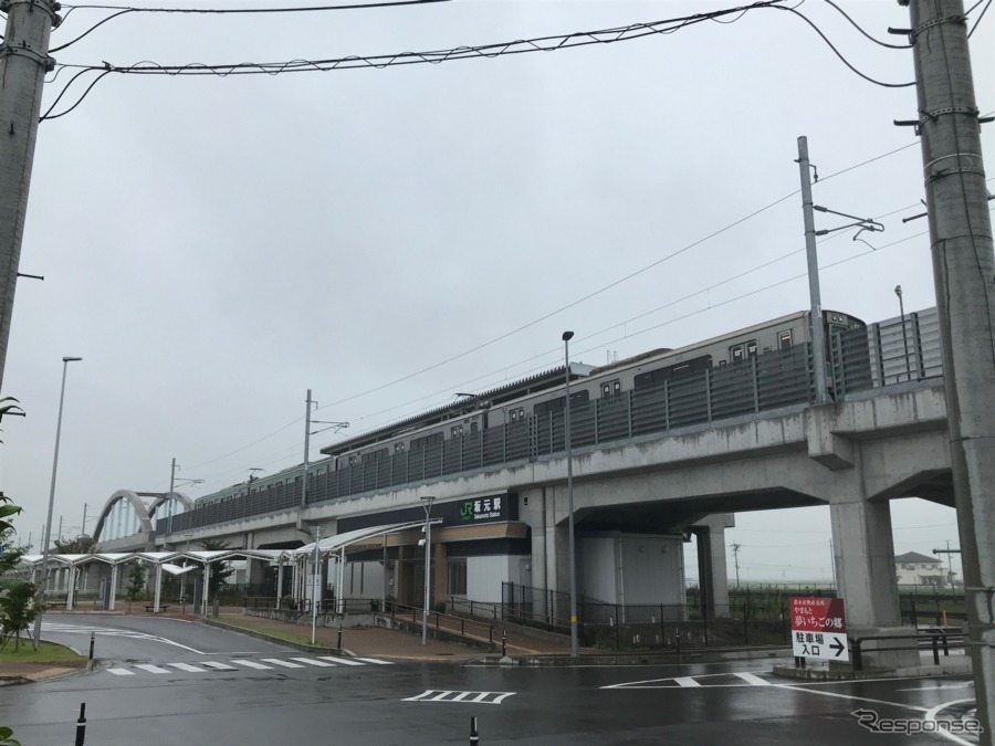 JR常磐線も整備が進み、新しくなった坂元駅の駅前に「夢いちごの郷」はある。《撮影 中込健太郎》