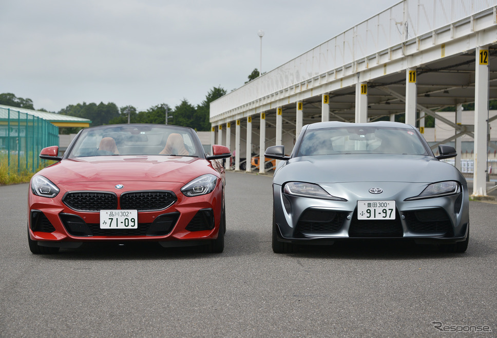トヨタ スープラ 新型(右)とBMW Z4(左)《撮影 平川亮》