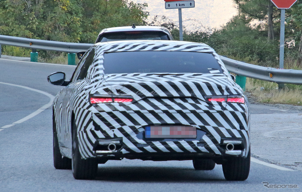 DS 8 開発車両 スクープ写真《APOLLO NEWS SERVICE》