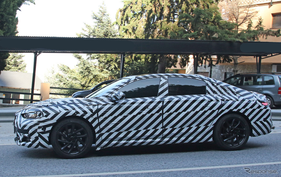 DS 8 開発車両 スクープ写真《APOLLO NEWS SERVICE》