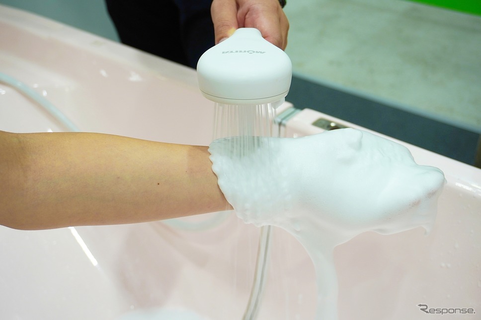 モリタエコノスの泡シャワー装置（福祉機器展2019）《撮影 平川亮》