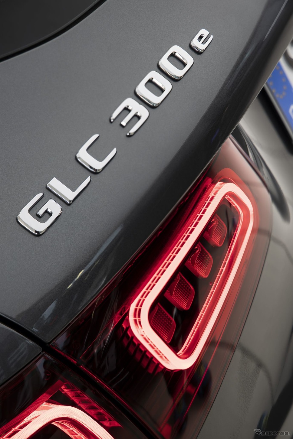 メルセデスベンツGLC改良新型の PHV「GLC 300 e 4MATIC」《photo by Mercedes-Benz》