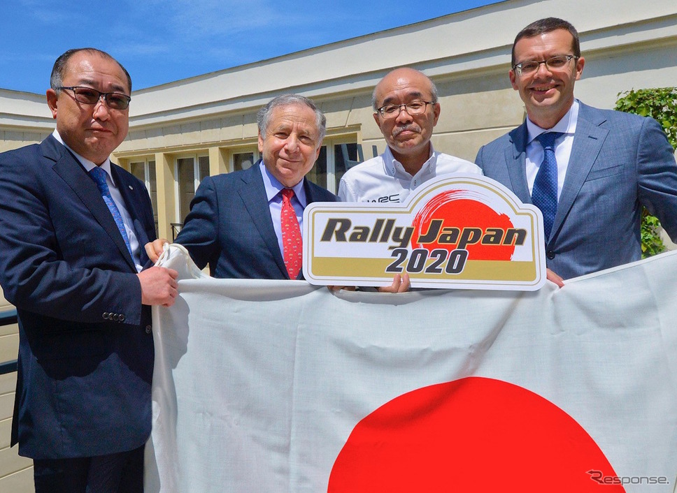 左からJAFモータースポーツ部長の村田浩一氏、FIAのジャン・トッド会長、招致準備委員会の坂井正治氏、WRCプロモーター代表のオリバー・シースラ氏。《写真提供 Rally Japan》