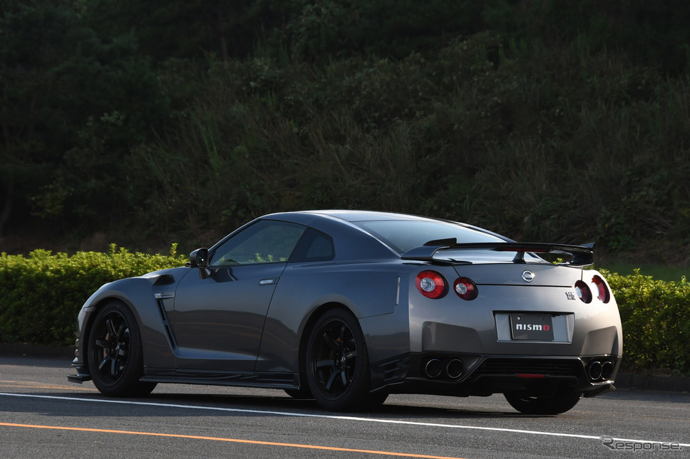 【日産 GT-R NISMO 2013 クラブマンレーススペック 試乗】ロードモデルとして乗れる本気のサーキットマシン《撮影 諸星陽一》