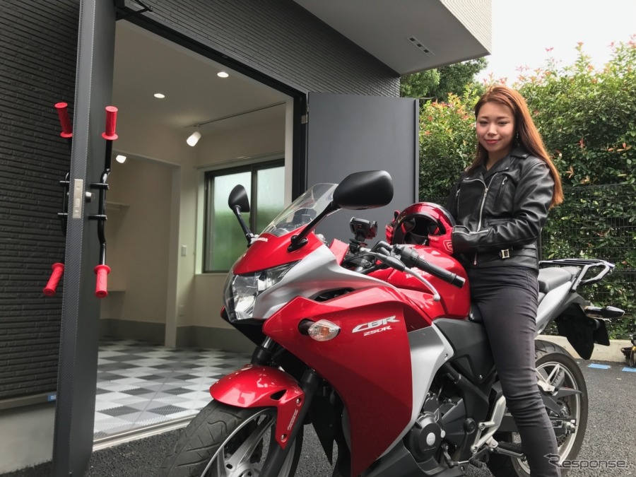 バイク車庫としてのみならずホビースペースとしての可能性も!ガレント練馬大泉ライダース《撮影:中込健太郎》
