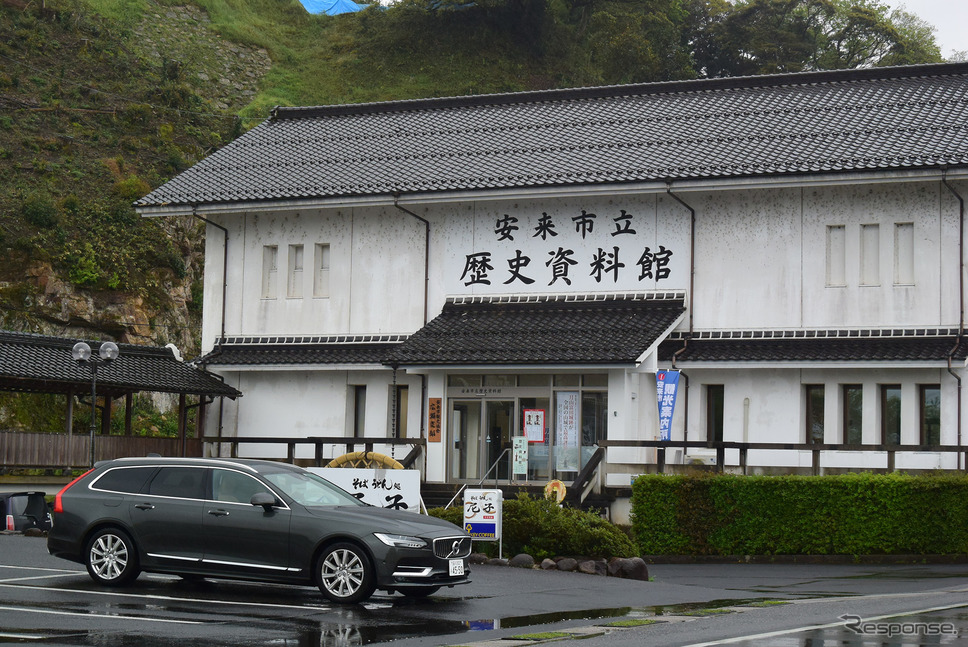 島根・安来の月山富田城の麓にて。日本有数の山城で、頂上までは1時間以上のトレッキングになる。次回は登りたい。《撮影 井元康一郎》