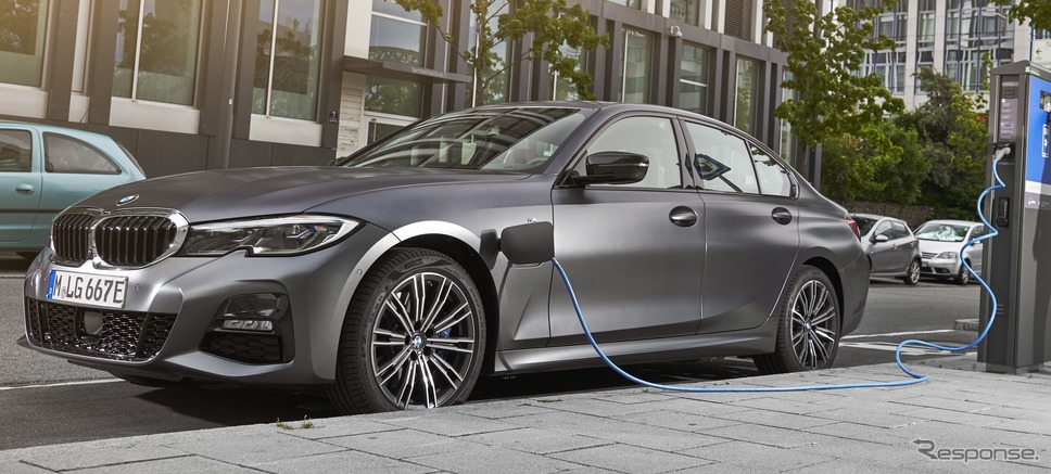 BMW 3シリーズ 新型のPHV、330eセダン《photo by BMW》