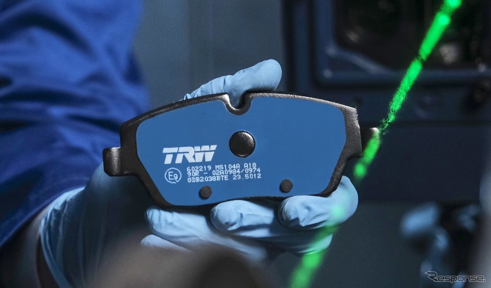 ZF傘下のTRWの電動車専用ブレーキパッド「TRWエレクトリックブルー」《photo by ZF》
