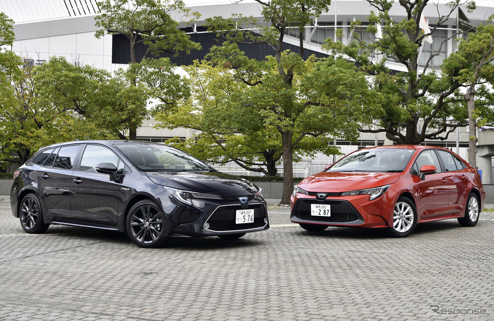 トヨタ カローラ 新型のツーリング(左)とセダン(右)《撮影 雪岡直樹》