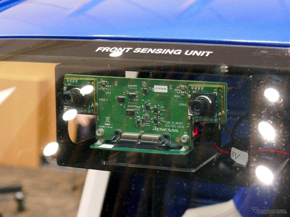 ドラレコとしてのカメラの基板の裏側に、R-Car V3Hを搭載した別のボードが組み込まれている